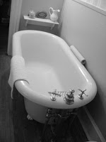 https://commons.wikimedia.org/wiki/File:Nineteenth_century_bathtub_grayscale.jpg