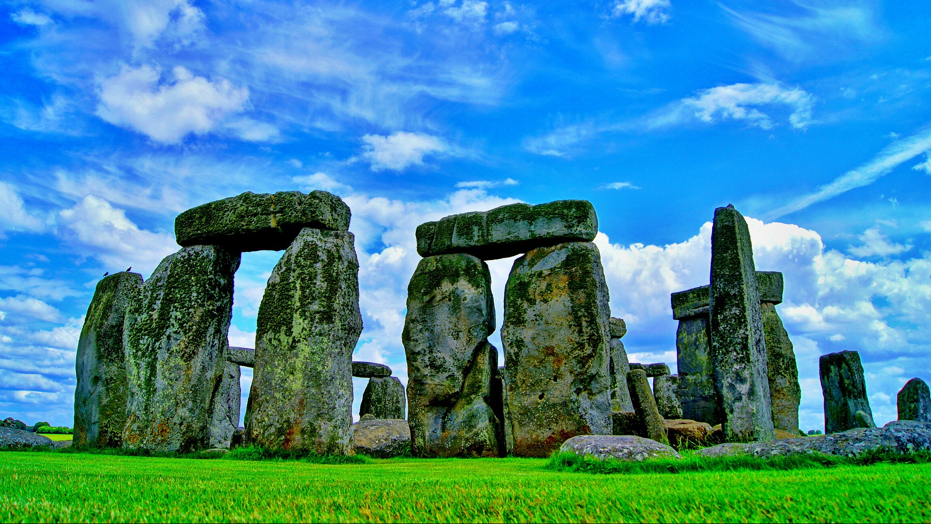 stonehenge-101801_1920.jpg