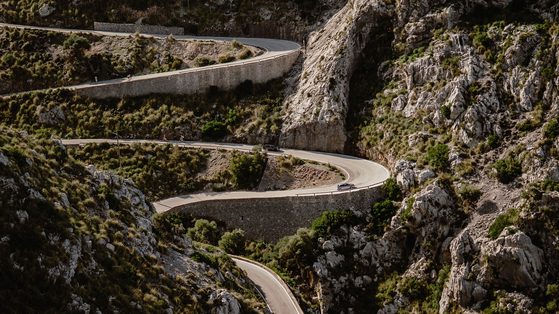 wide-cliff-road